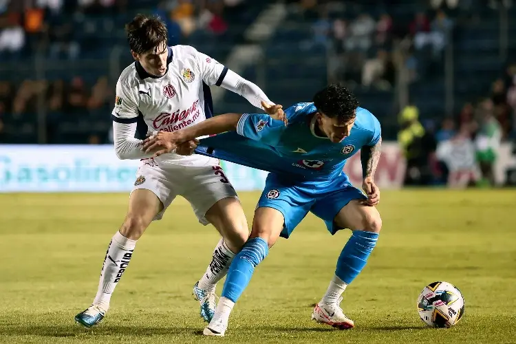 Cruz Azul se impone a Chivas y continúa de líder Crónica del Poder